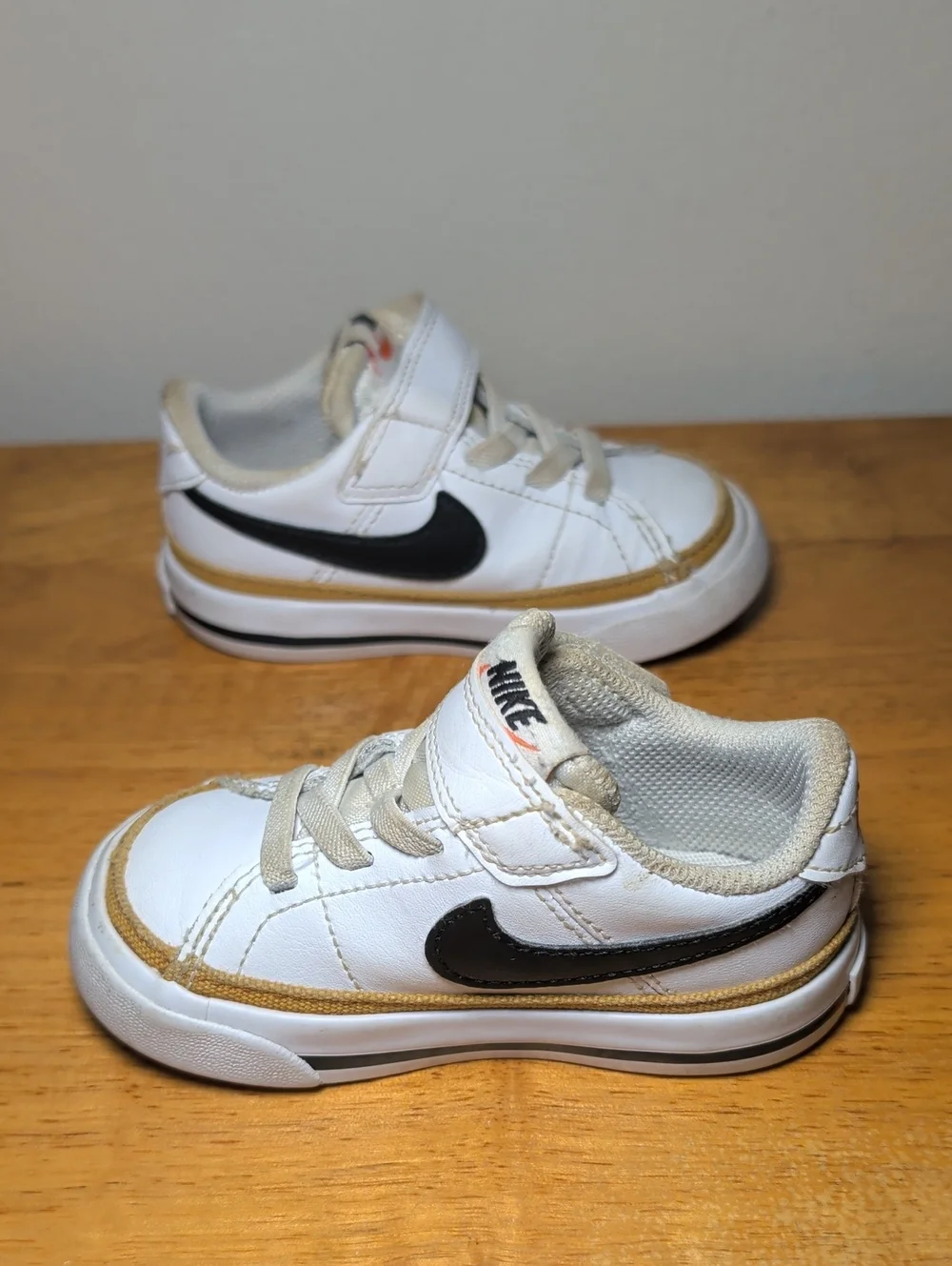 Nike court legacy